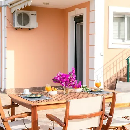 Mema's -2 Bedrooms- With Stunning Sea View أيّا إفيميا