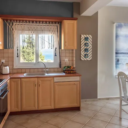 Mema's -2 Bedrooms- With Stunning Sea View *