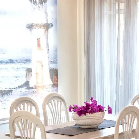 Mema's -2 Bedrooms- With Stunning Sea View *